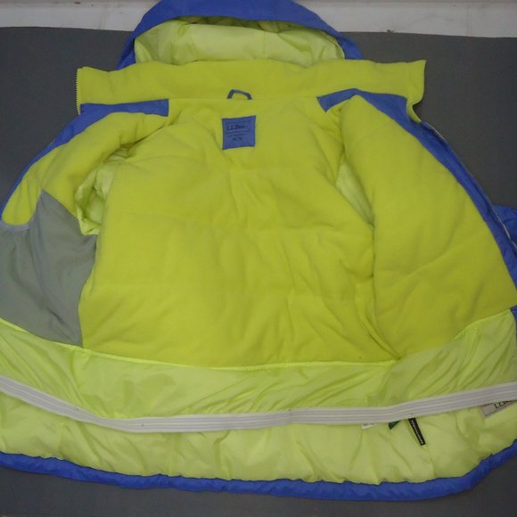 SIZE XL (18). L.L. Bean girl's blue hooded puffer jacket. - Picture 6 of 16